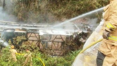 مقتل 11 شخصا جراء سقوط حافلة في واد بالإكوادور