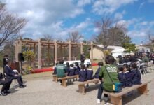 جناح الإمارات في "إكسبو 2025 أوساكا" يُهدي مظلته الخشبية لمتنزه أطفال في مُحافظة توتوري اليابانية