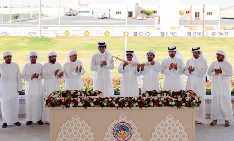 سلطان بن حمدان يهنئ القيادة الرشيدة بفوز هجن الرئاسة بالسيف الذهبي في مهرجان قطر 8 سلطان بن حمدان يهنئ القيادة الرشيدة بفوز هجن الرئاسة بالسيف الذهبي في مهرجان قطر