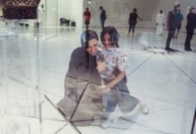 انضموا إلى الجولات الإرشادية والورش التدريبية المجانية للكبار في اللوفر أبوظبي