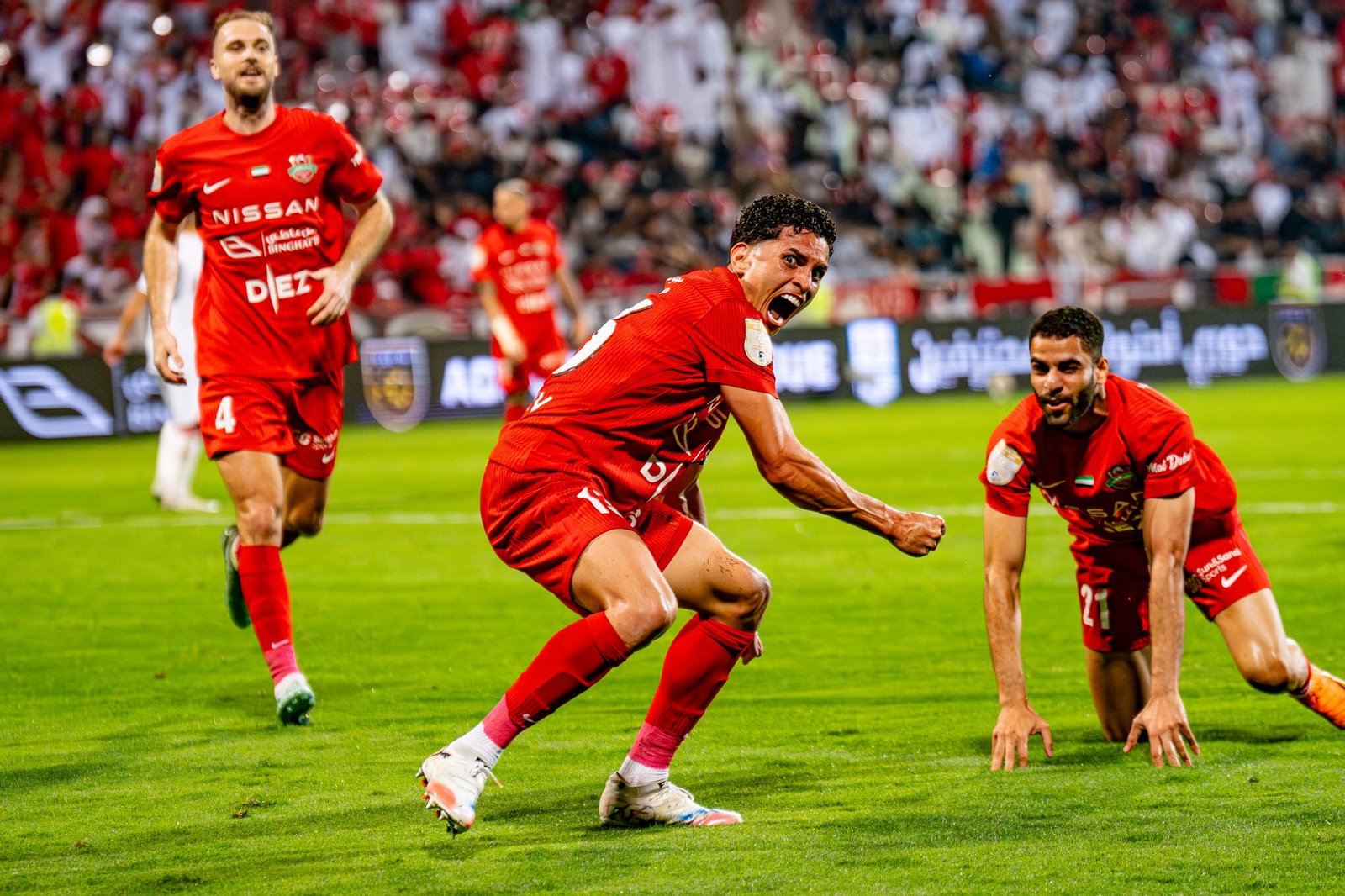 شباب الأهلي يقهر الجزيرة ويتصدر الدوري مؤقتًا 1 شباب الأهلي يقهر الجزيرة ويتصدر الدوري مؤقتًا