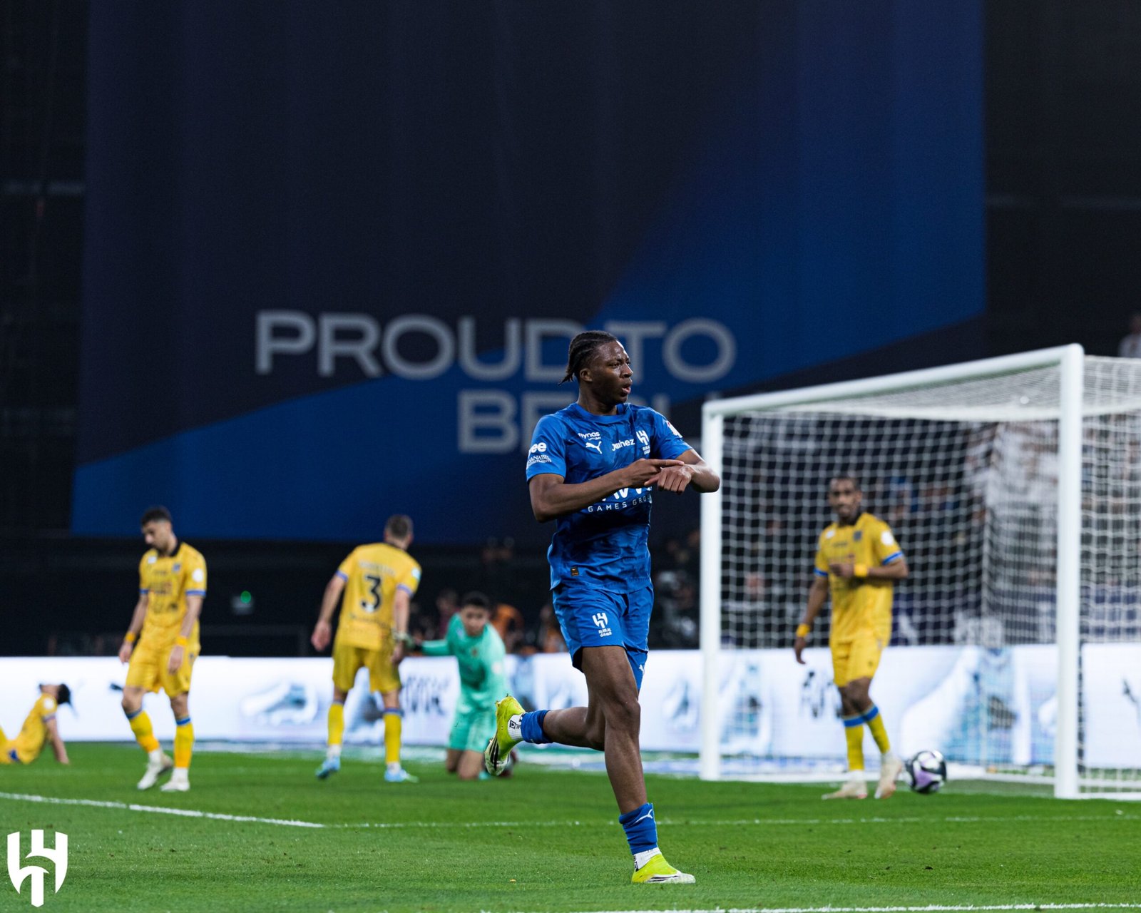 الهلال يتعثر أمام التعاون في الدوري السعودي 1 الهلال يتعثر أمام التعاون في الدوري السعودي