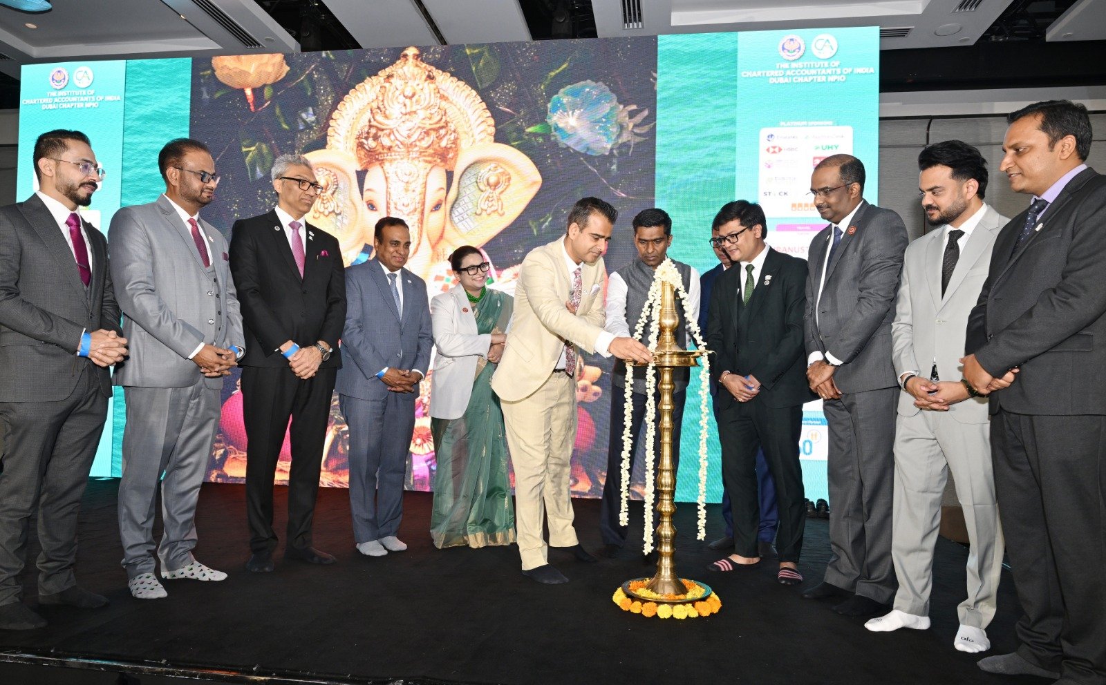 الإمارات ستتعافى من الوضع الحالي، القنصل الهندي العام يخبر أعضاء معهد المحاسبين القانونيين في دبي مع بدء الفريق القيادي الجديد رحلته 1 الإمارات ستتعافى من الوضع الحالي، القنصل الهندي العام يخبر أعضاء معهد المحاسبين القانونيين في دبي مع بدء الفريق القيادي الجديد رحلته