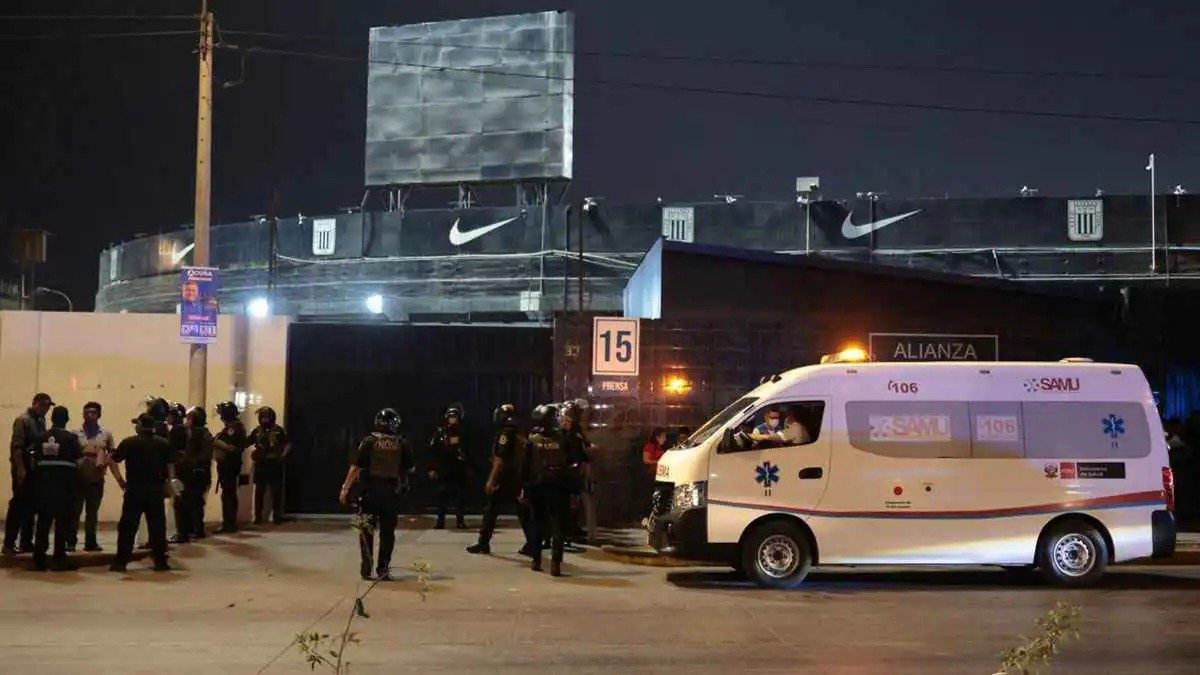 كارثة جماهيرية.. 47 مصابًا قبل مباراة كرة قدم في بيرو 1 كارثة جماهيرية.. 47 مصابًا قبل مباراة كرة قدم في بيرو