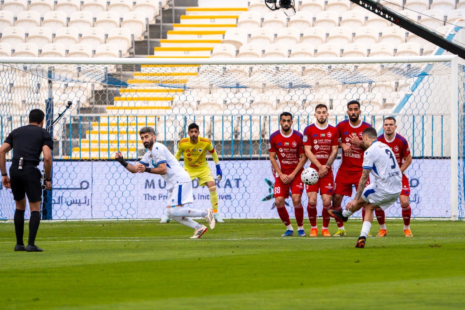 بالنيران الصديقة.. بني ياس يخطف نقطة من الشارقة 1 بالنيران الصديقة.. بني ياس يخطف نقطة من الشارقة