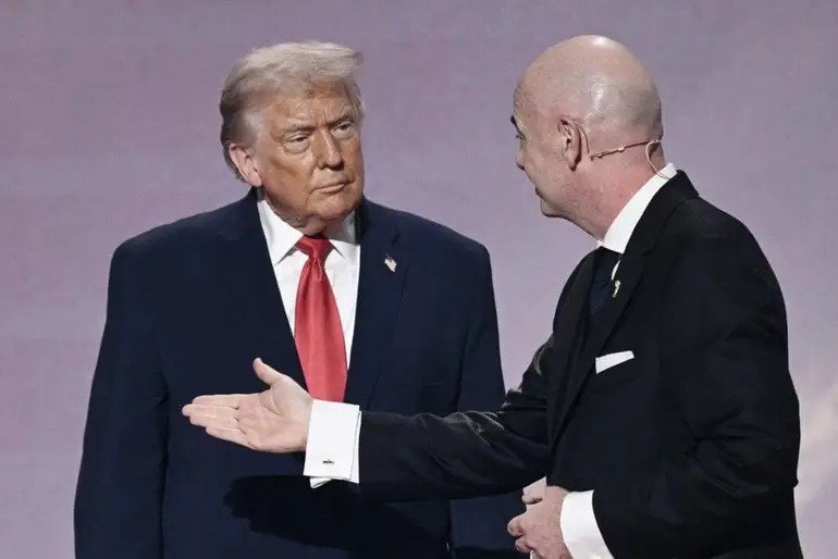 الفيفا يخطط لطلب هدنة من ترامب بشأن مداهمات الهجرة 1 الفيفا يخطط لطلب هدنة من ترامب بشأن مداهمات الهجرة