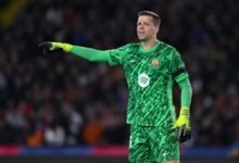 تشيزني يفتح باب الرحيل عن برشلونة