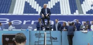  رئيس ريال مدريد يتحول إلى حكم تنس