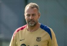 مدرب برشلونة يتواصل شخصيًا مع ألفاريز