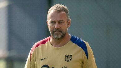مدرب برشلونة يتواصل شخصيًا مع ألفاريز
