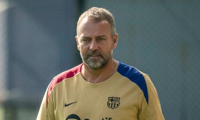مدرب برشلونة يتواصل شخصيًا مع ألفاريز