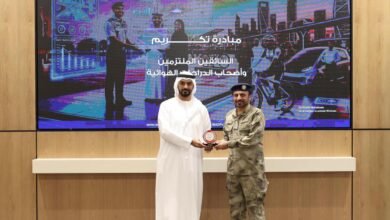 *شرطة أبوظبي تُكرّم الملتزمين من سائقي المركبات الثقيلة والدراجات الهوائية