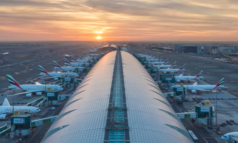 حمدان بن محمد يتفقد مطار دبي الدولي