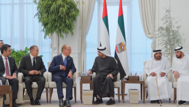 رئيس الدولة يلتقي رئيس مجلس إدارة شركة بلاك روك