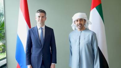 عبدالله بن زايد يبحث مع وزير خارجية هولندا العلاقات الثنائية والتطورات الإقليمية