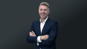 مجموعة الخليج التجارية لحلول الشركات تعيّن سايمون هاولز مديراً عاماً للشركة لقيادة المرحلة المقبلة من الابتكار والنمو