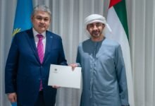 رئيس الدولة يتلقى رسالة خطية من رئيس كازاخستان تسلمها عبدالله بن زايد