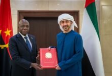 رئيس الدولة يتلقى رسالة خطية من رئيس أنغولا تسلمها عبدالله بن زايد