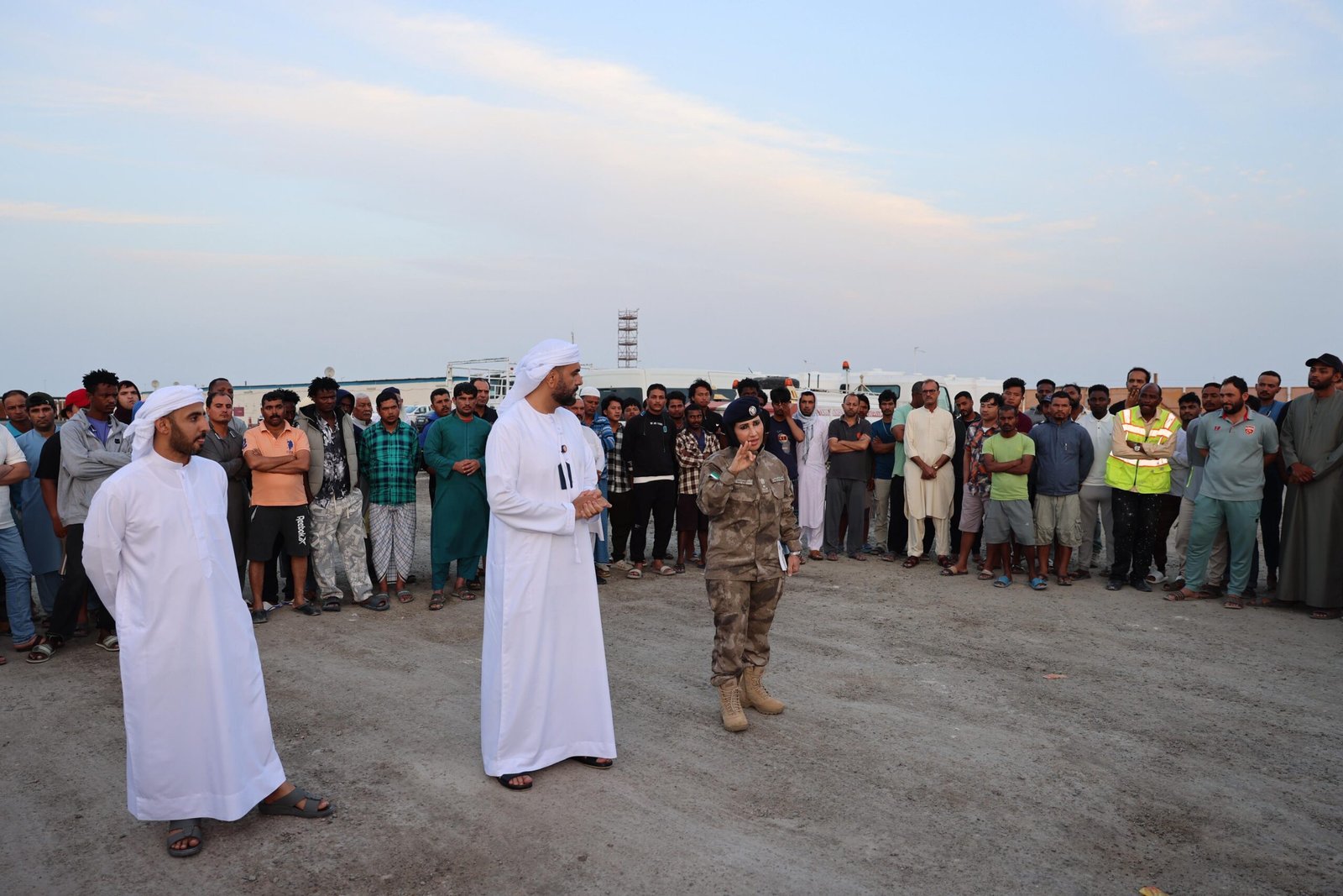 شرطة أبوظبي تنفذ ورشًا توعوية ضمن حملة "خلك حذر" 1 شرطة أبوظبي