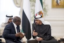 رئيس الدولة ورئيس سيراليون يبحثان تعزيز الشراكة الاقتصادية الشاملة بين البلدين والتطورات في المنطقة