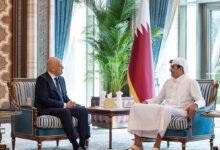 أمير قطر يبحث مع وزير الدفاع اليوناني التطورات الإقليمية