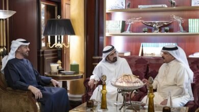 رئيس الدولة يلتقي ملك البحرين بحضور محمد بن راشد ومنصور بن زايد