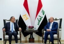وزير الخارجية المصري يبحث في بغداد مساعي خفض التصعيد بالمنطقة