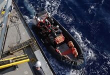 إنقاذ 32 مهاجرا وفقدان 71 آخرين قبالة سواحل إيطاليا