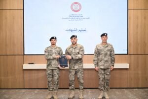 شرطة أبوظبي تحتفي بتخريج دورة المرشحين الجامعيين الأولى وتعزز جاهزية الكفاءات الوطنية للعمل الشرطي
