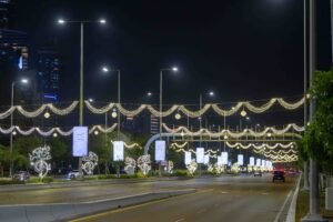3800 مجسم ضوئي تُزيّن شوارع وجسور أبوظبي في عيد الأضحى