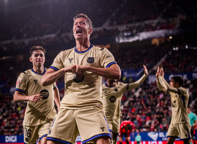 برشلونة يحبط أوساسونا.. ويقترب من حسم الليجا 10 برشلونة يحبط أوساسونا.. ويقترب من حسم الليجا