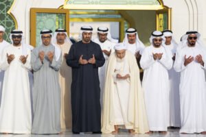 رئيس الدولة يؤدي صلاة عيد الأضحى في جامع الشيخ زايد بأبوظبي