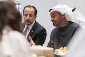 رئيس الدولة ورئيس قبرص يبحثان تعزيز الشراكة الإستراتيجية الشاملة بين البلدين والمستجدات في المنطقة
