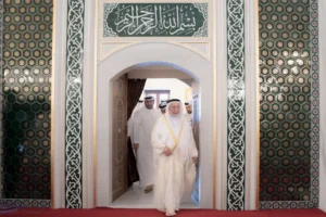 سلطان القاسمي يؤدي صلاة عيد الأضحى المبارك في مسجد الشارقة