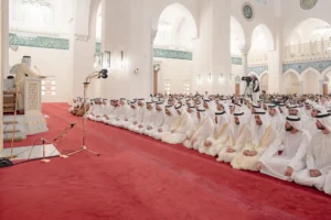 سلطان القاسمي يؤدي صلاة عيد الأضحى المبارك في مسجد الشارقة