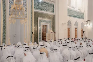 سلطان القاسمي يؤدي صلاة عيد الأضحى المبارك في مسجد الشارقة