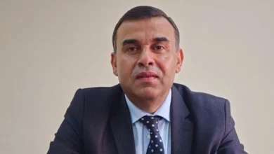 عميد قانون جامعة كلباء يشارك في تقييم برنامج الدكتوراه بقطر