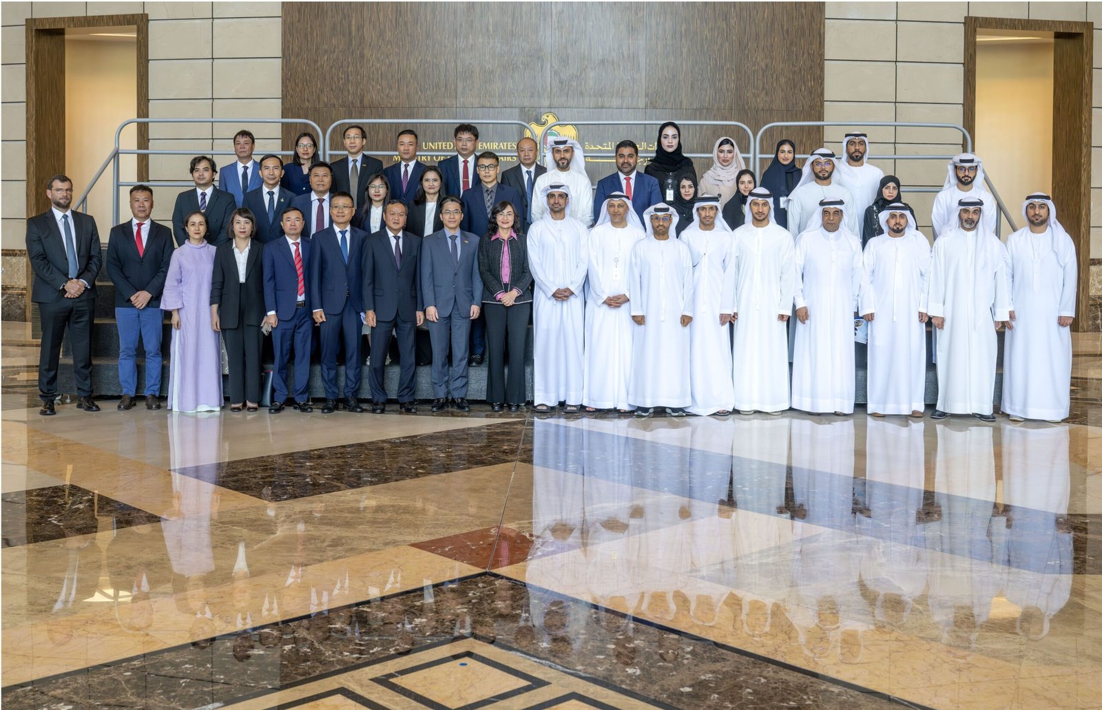 انعقاد الدورة السادسة لأعمال اللجنة المشتركة بين دولة الإمارات وجمهورية فيتنام الاشتراكية في أبوظبي 1 انعقاد الدورة السادسة لأعمال اللجنة المشتركة بين دولة الإمارات وجمهورية فيتنام الاشتراكية في أبوظبي