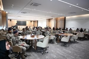 شرطة أبوظبي تنظم ورشة ابتكارية لدعم الموظفين وأسرهم