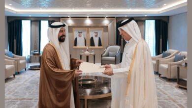 سفير الإمارات يقدّم نسخة من أوراق اعتماده إلى وزير الدولة للشؤون الخارجية في قطر