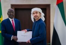 رئيس الدولة يتلقى رسالة خطية من رئيس موريتانيا تسلمها عبدالله بن زايد