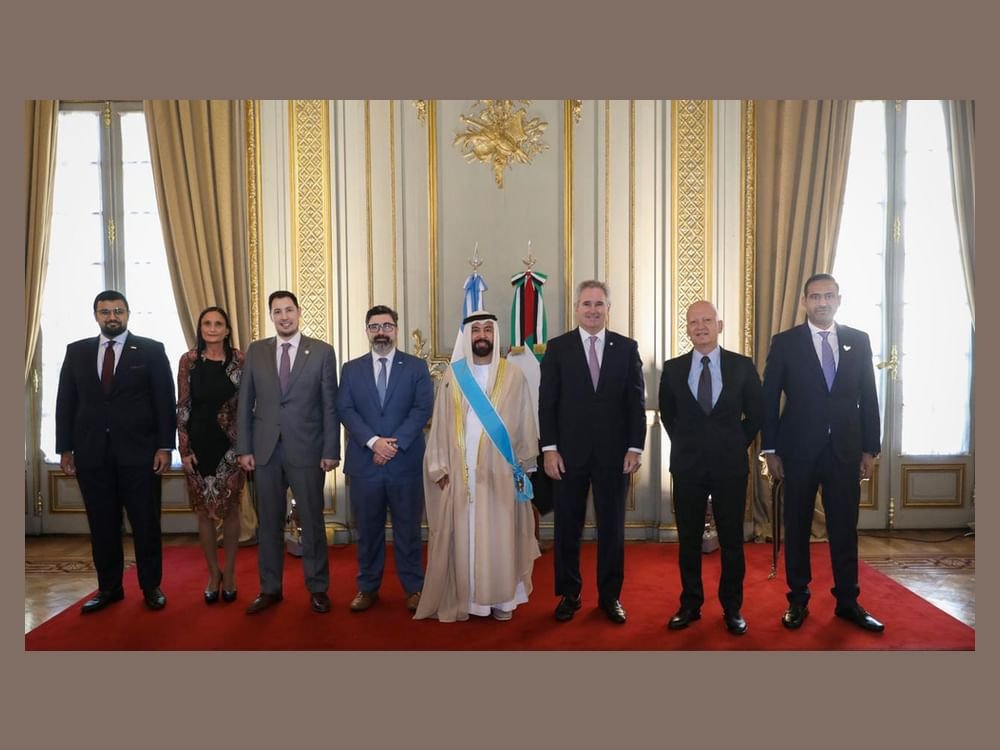 الأرجنتين تمنح سفير الإمارات وسام "المحرر الجنرال سان مارتين" بمناسبة انتهاء مهام عمله 1 الأرجنتين تمنح سفير الإمارات وسام "المحرر الجنرال سان مارتين" بمناسبة انتهاء مهام عمله