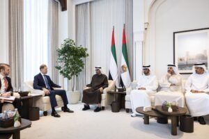 رئيس الدولة يستقبل النائب الأول لرئيس مجلس الوزراء الروسي 3 رئيس الدولة يستقبل النائب الأول لرئيس مجلس الوزراء الروسي