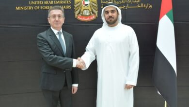 نائب مدير مكتب وزارة الخارجية في دبي يتسلّم البراءة القنصلية من القنصل العام لجمهورية أذربيجان