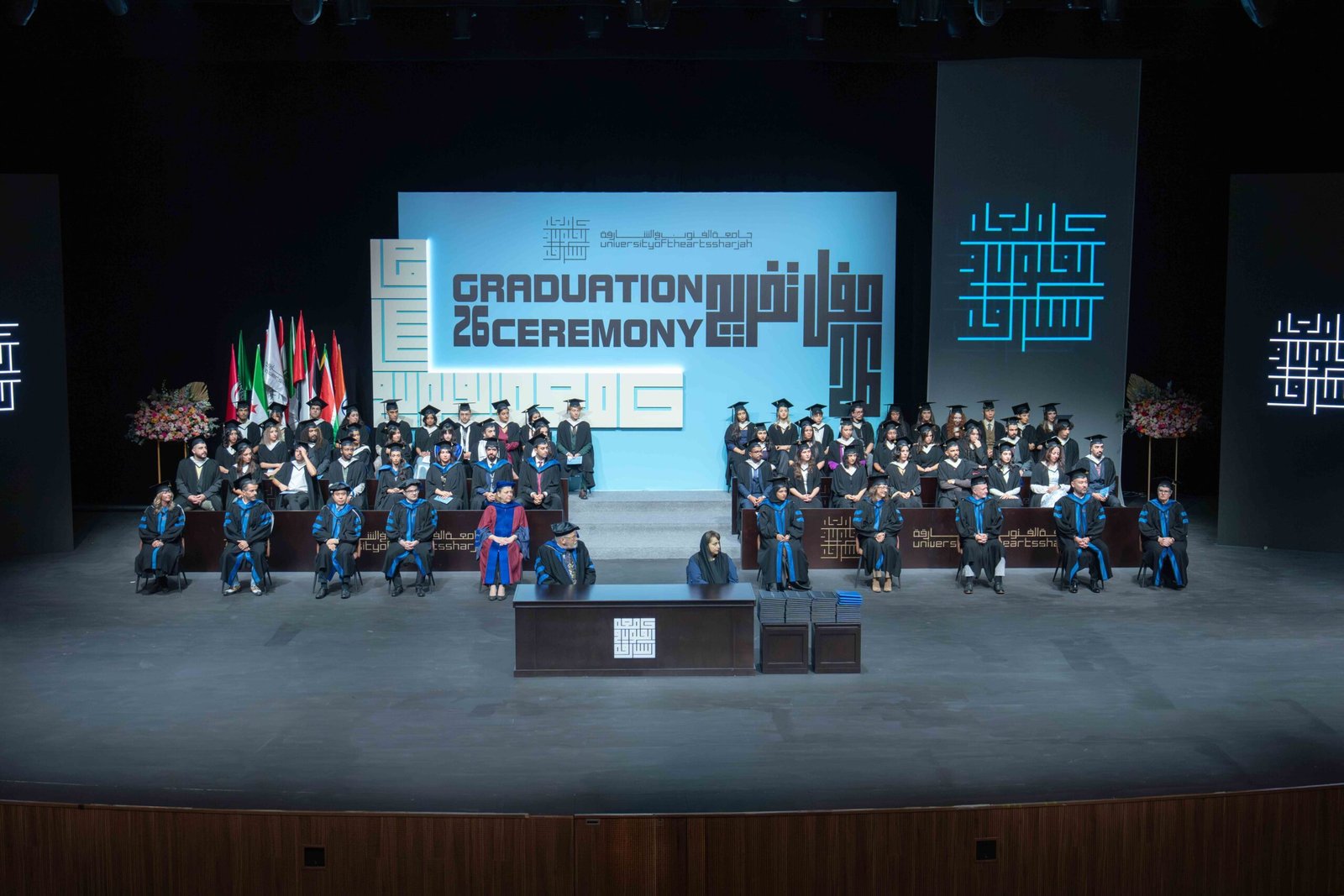 سلطان القاسمي يشهد حفل تخريج طلبة أكاديمية الفنون الأدائية بجامعة الفنون في الشارقة 1 سلطان القاسمي