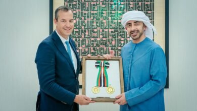 رئيس الدولة يمنح سفير المملكة المتحدة وسام الاستقلال من الطبقة الأولى 2 رئيس الدولة يمنح سفير المملكة المتحدة وسام الاستقلال من الطبقة الأولى