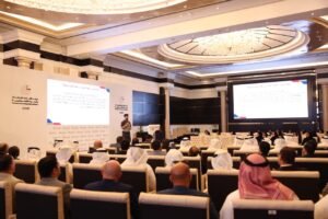شرطة أبوظبي تقدّم خدمات النقاط المرورية لموظفي "مركز الإمارات للدراسات والبحوث الاستراتيجية"*