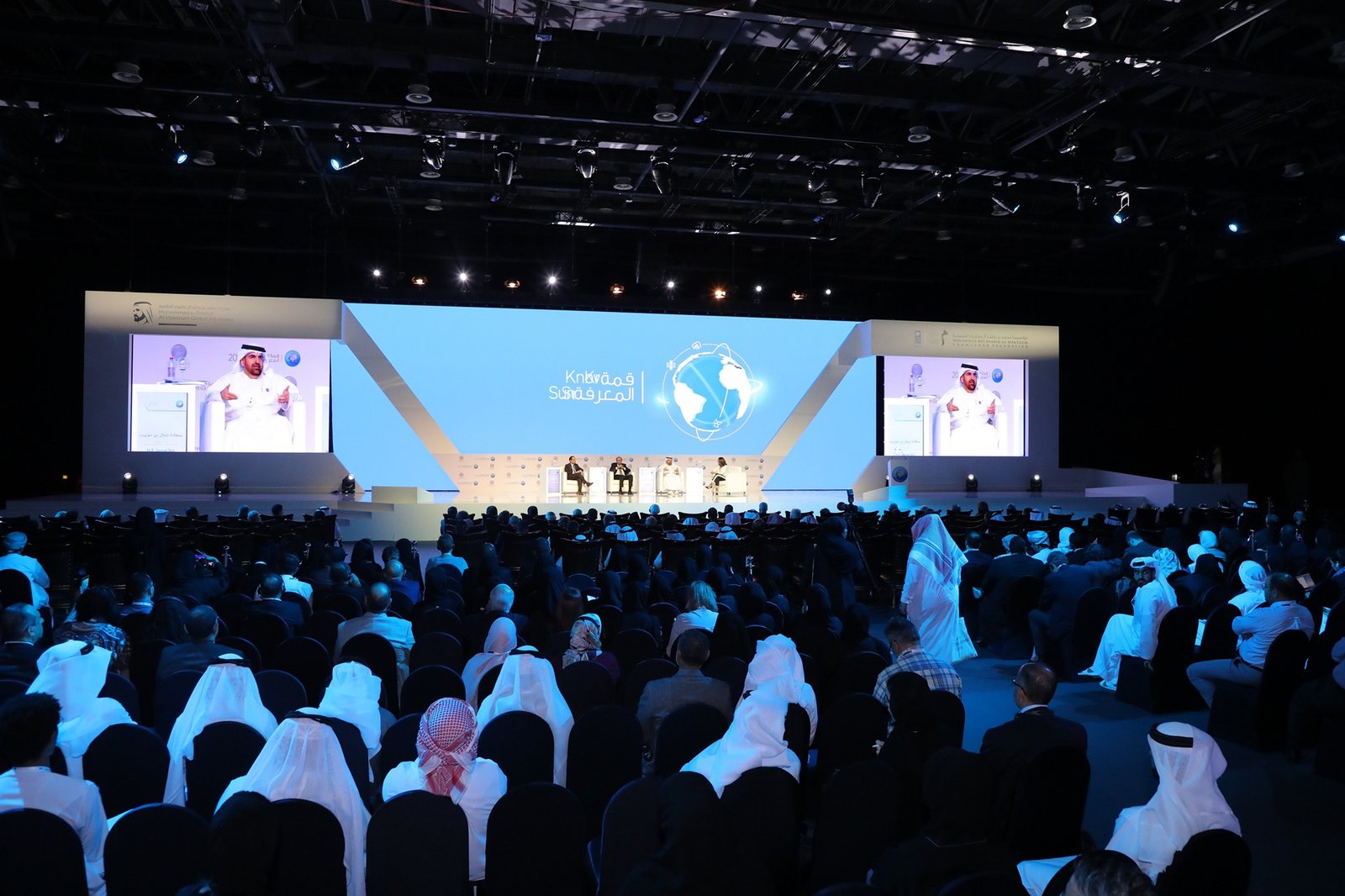 «قمة المعرفة 2026».. رؤية عالمية لتحويل الأزمات إلى فرص للنمو المستدام 1 قمة المعرفة 2026