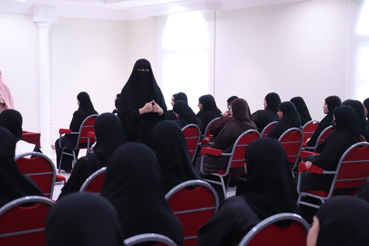 مجلس أولياء امور الطلبة بمدينة دبا الحصن ينظم لقاء أكاديمي بمشاركة 120 أكاديميا وولي أمر تحت شعار (معا نحو التميز والنجاح) 1 دبا الحصن