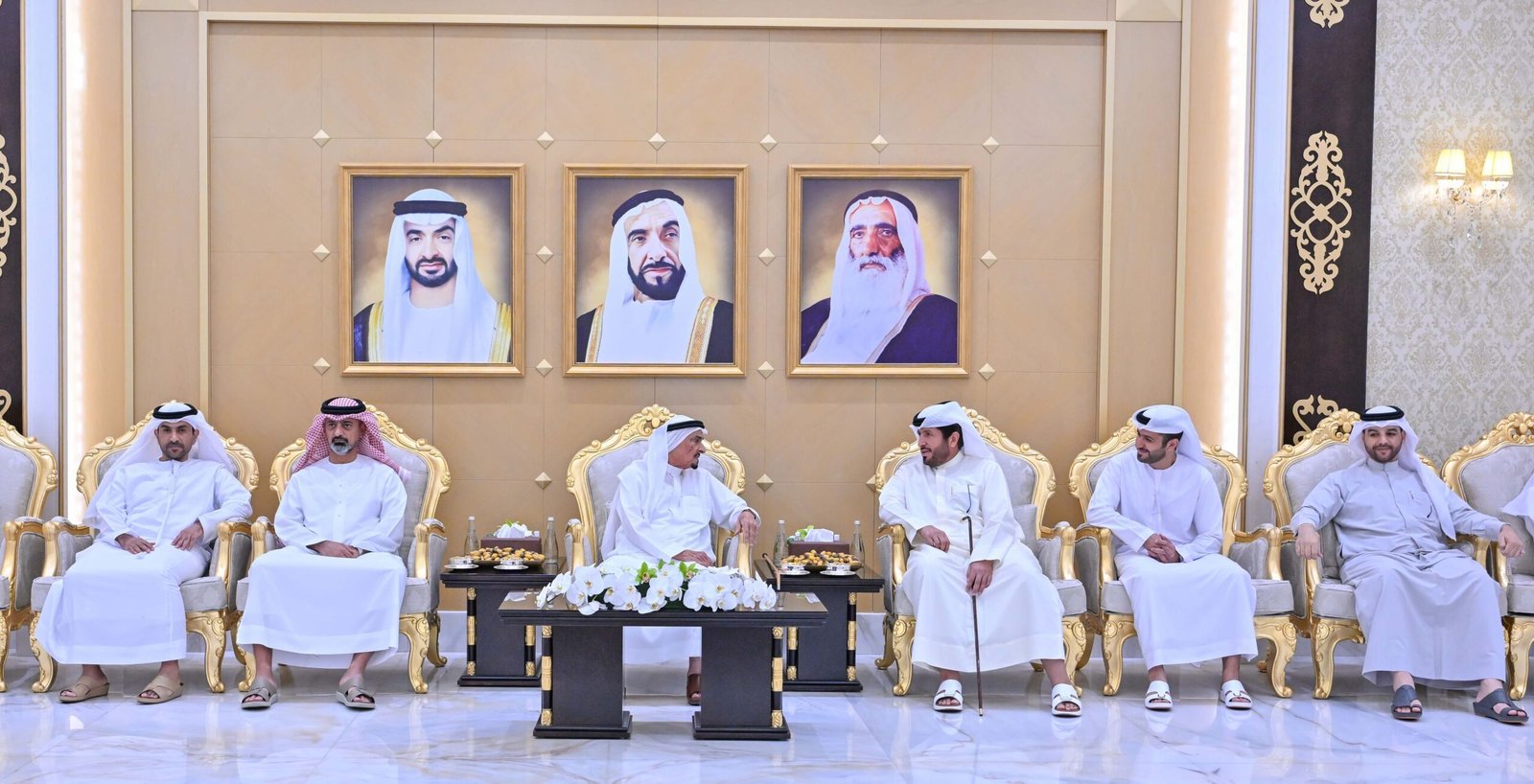 حاكم عجمان وولي عهده يواصلان استقبال المهنئين بعيد الأضحى المبارك 1 حاكم عجمان وولي عهده يواصلان استقبال المهنئين بعيد الأضحى المبارك